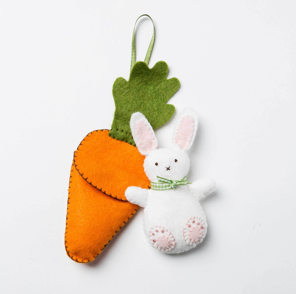 Bunny in Carrot Bed Wool Mix Felt Kit